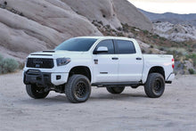Load image into Gallery viewer, Fabtech 16-19 Toyota Tundra 4WD Trd Pro 4in Perf Sys w/Dlss 2.5 C/Os & Rr Dlss