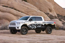 Load image into Gallery viewer, Fabtech 07-15 Toyota Tundra 2/4WD 6in Perf Sys w/Dlss 2.5 C/Os & Rr Dlss