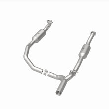 Load image into Gallery viewer, Magnaflow 17-18 Ford E-350 6.8L Direct Fit Converter
