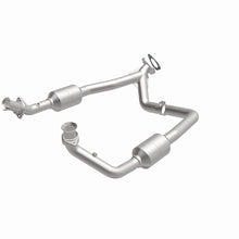 Load image into Gallery viewer, Magnaflow 2003 Ford E-350 Super Duty 5.4L Direct Fit Converter

