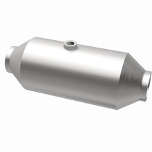 Load image into Gallery viewer, Magnaflow 2.50in. Uni. Ford 8617 Mid-Bed Series Direct Fit Converter
