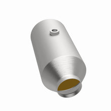 Load image into Gallery viewer, Magnaflow 2.50in. Uni. Ford 8617 Mid-Bed Series Direct Fit Converter
