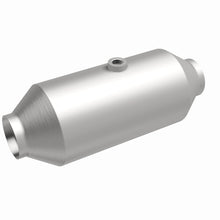 Load image into Gallery viewer, Magnaflow 2.50in. Uni. Ford 8617 Mid-Bed Series Direct Fit Converter
