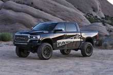 Load image into Gallery viewer, Fabtech 19-21 Ram 1500 4WD 6in Perf Sys w/Dlss 2.5 Resi C/O &amp; Rr Dl
