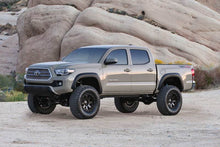 Load image into Gallery viewer, Fabtech 16-21 Toyota Tacoma 4/2WD 6 Lug Models Only 6in Perf Sys w/Dlss 2.5 C/Os &amp; Rr Dlss
