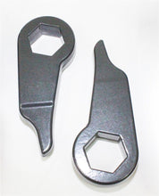 Load image into Gallery viewer, MaxTrac 2020 GM 2500/3500HD 1-3in Front Lowering Torsion Keys
