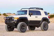 Load image into Gallery viewer, Fabtech 10-13 Toyota FJ 4WD 6in Perf Sys w/Dlss 2.5C/O Resi &amp; Rr Dlss
